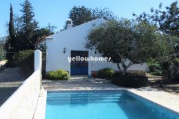 Traditional 2-bed country house with pool in quiet...
